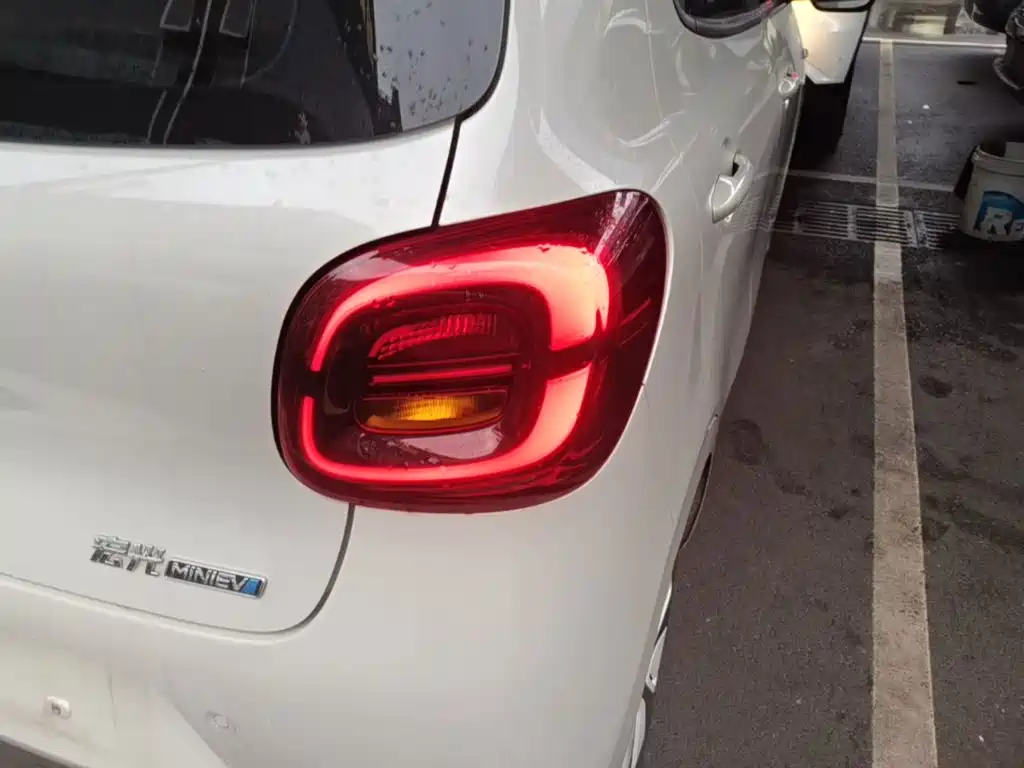 Wuling MINIEV — миниатюра 8
