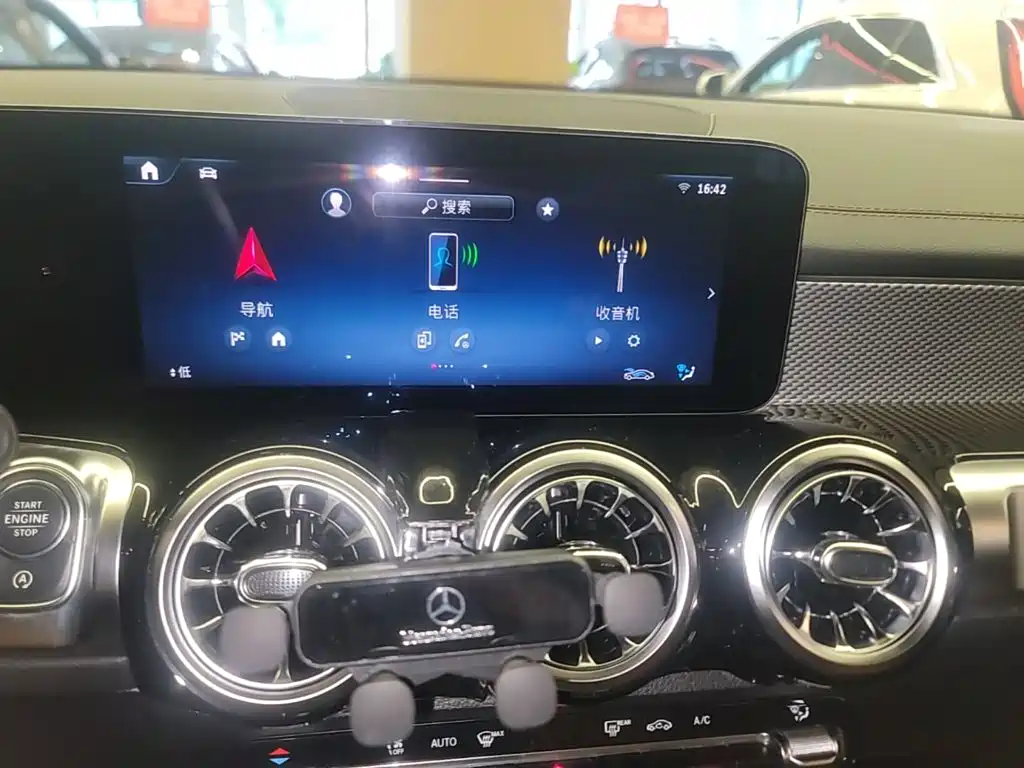 Mercedes-Benz GLB — миниатюра 13