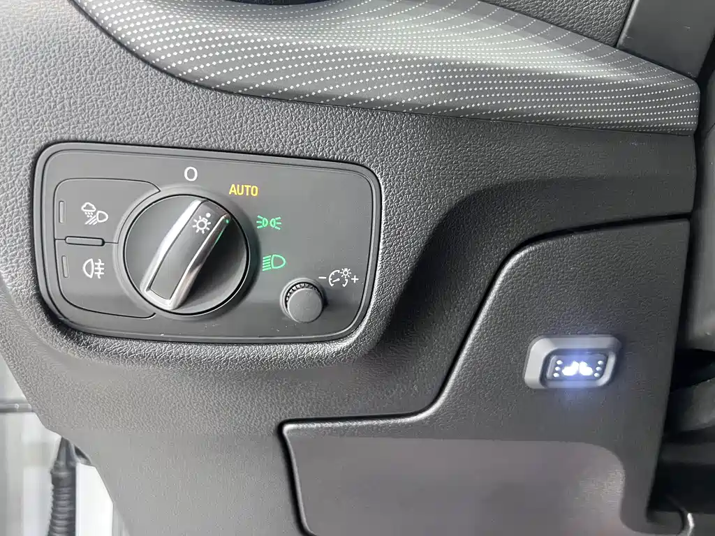 Audi Q2L 2022 35 TFSI Fashion