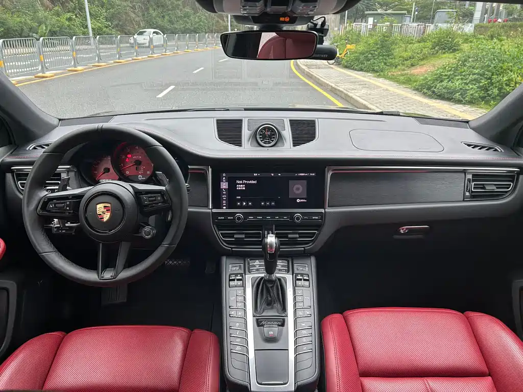 Porsche Macan — миниатюра 6
