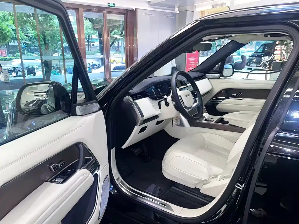 Land Rover Range Rover 2025 3.0 L6 400PS Long Wheelbase