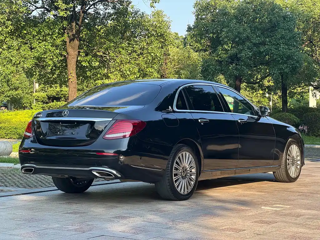 Mercedes-Benz E-Class — миниатюра 27