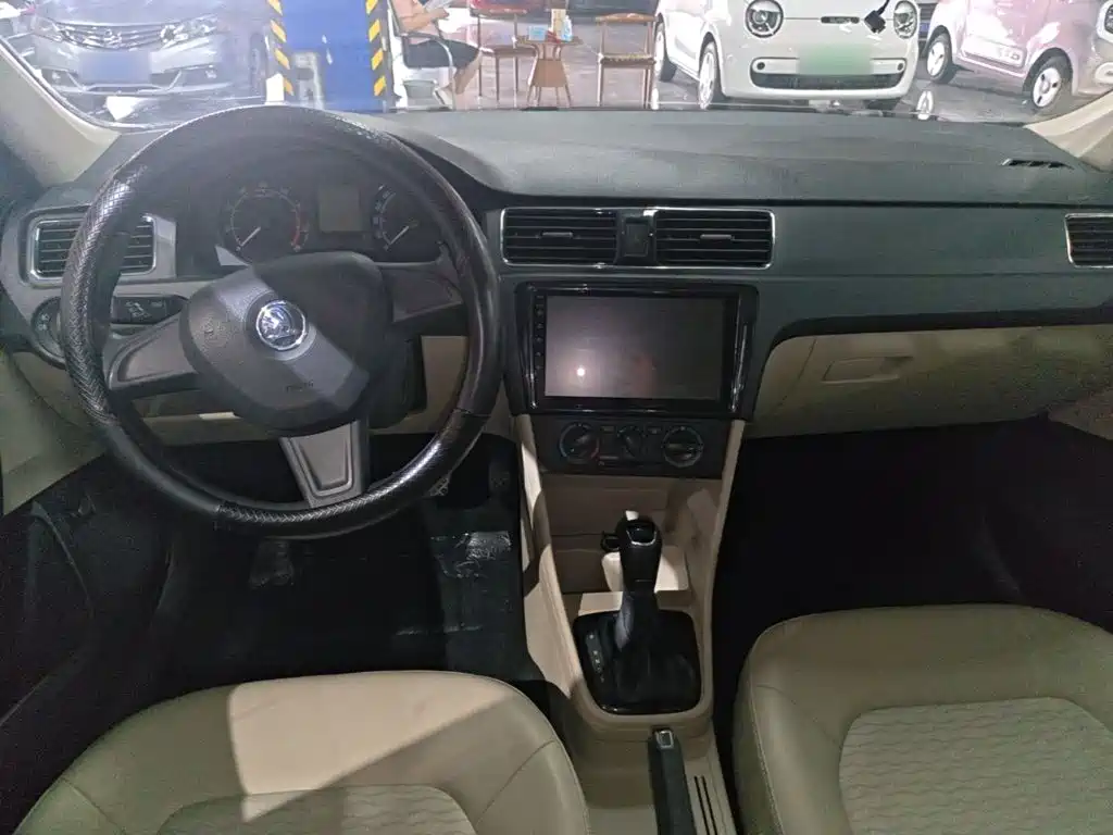 Skoda Rapid — миниатюра 10