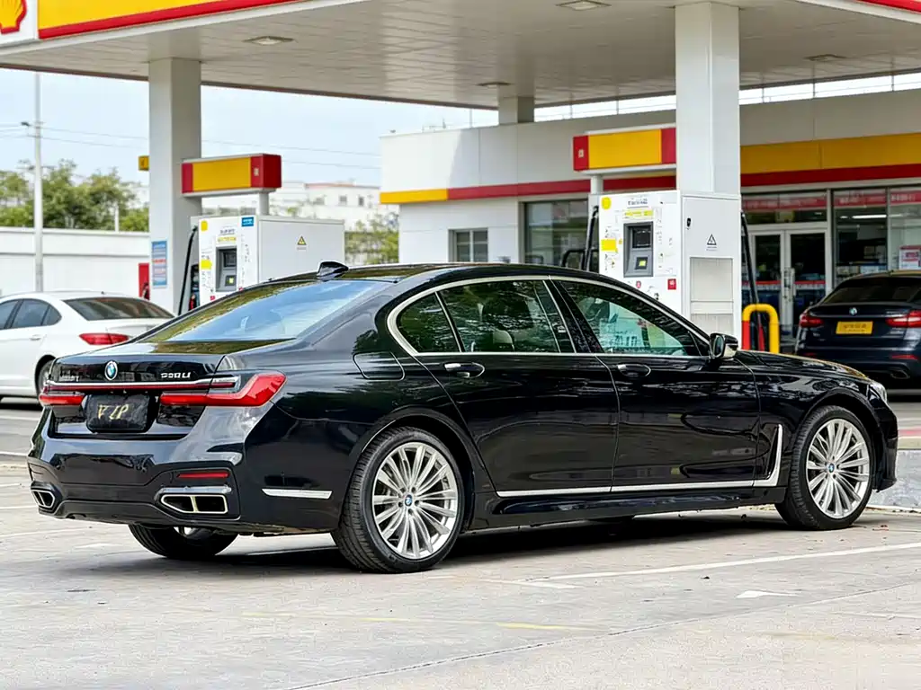 BMW 7 Series 7 2016 740Li Lead