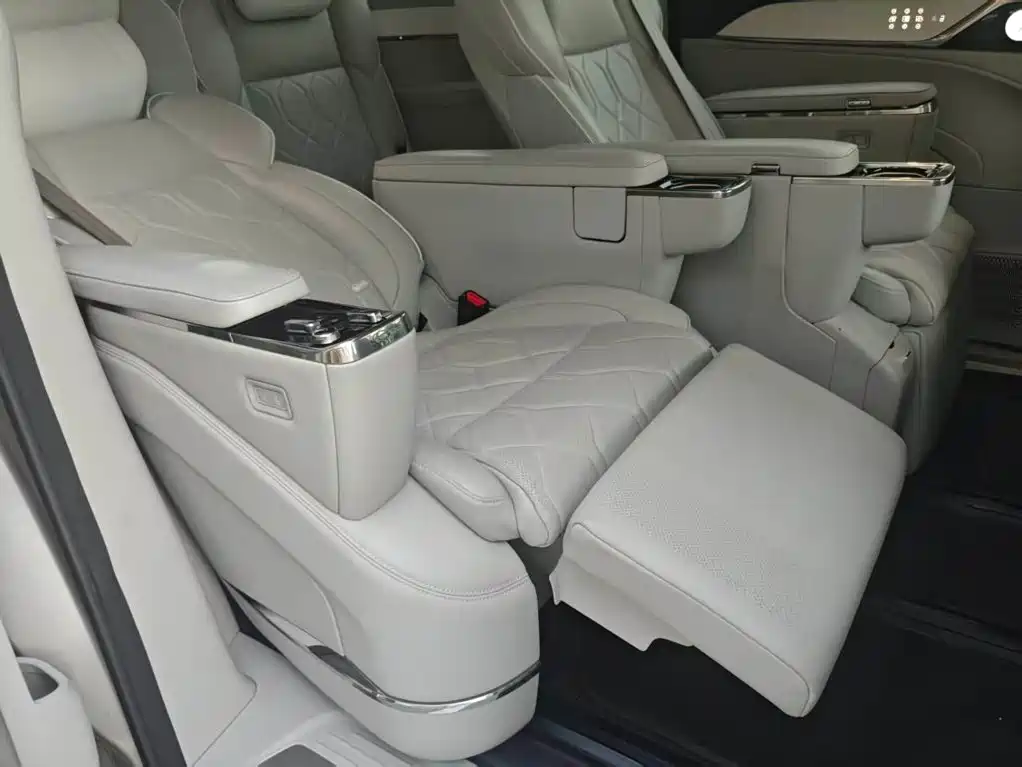 Volvo EM90 — миниатюра 13