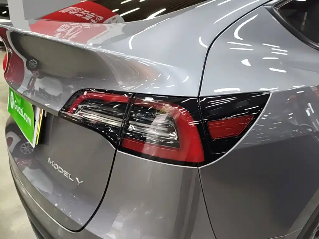 Tesla Model Y — миниатюра 8