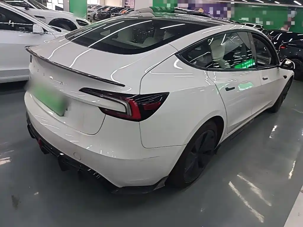 Tesla Model 3 — миниатюра 7