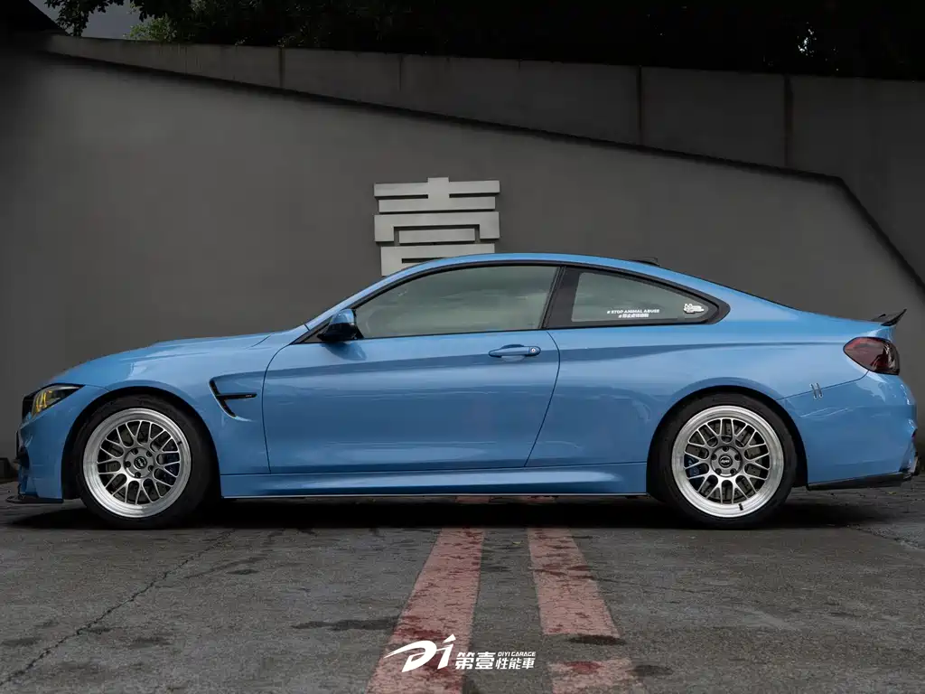 BMW M4 — миниатюра 2