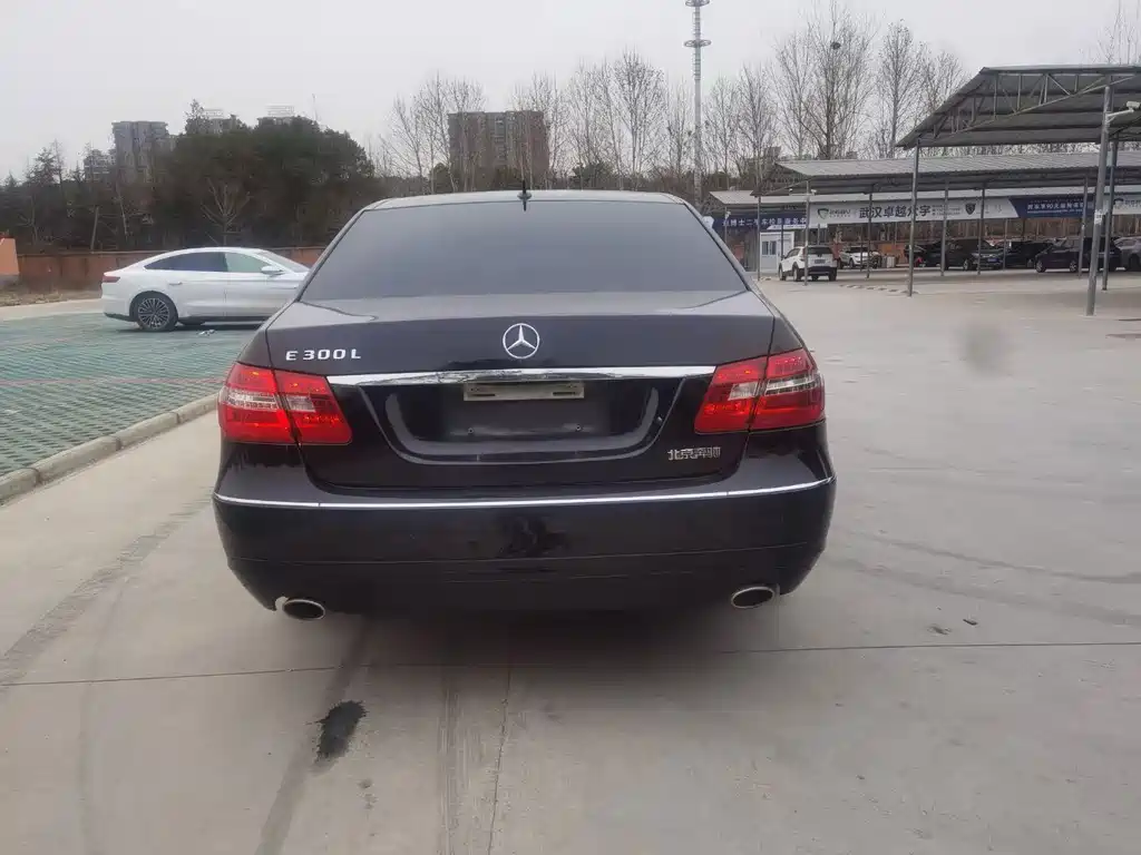 Mercedes-Benz E-Class — миниатюра 7