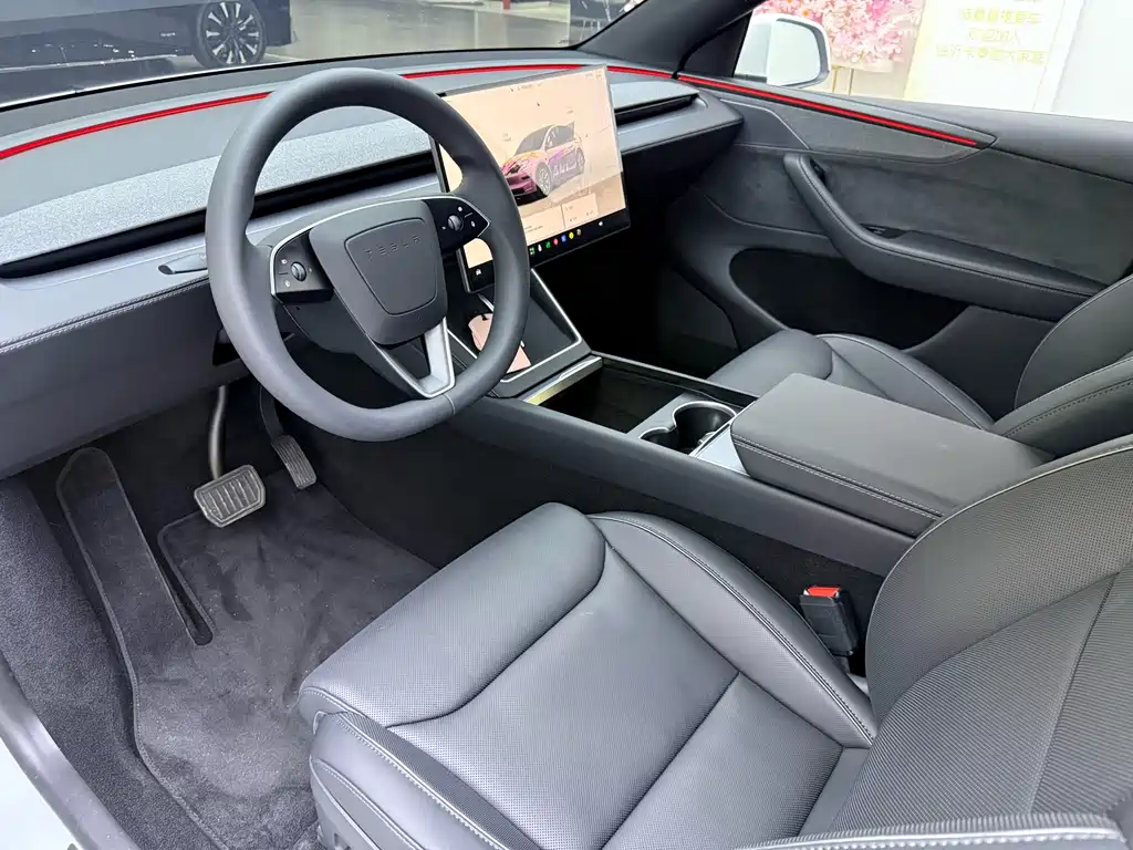 Tesla Model Y L