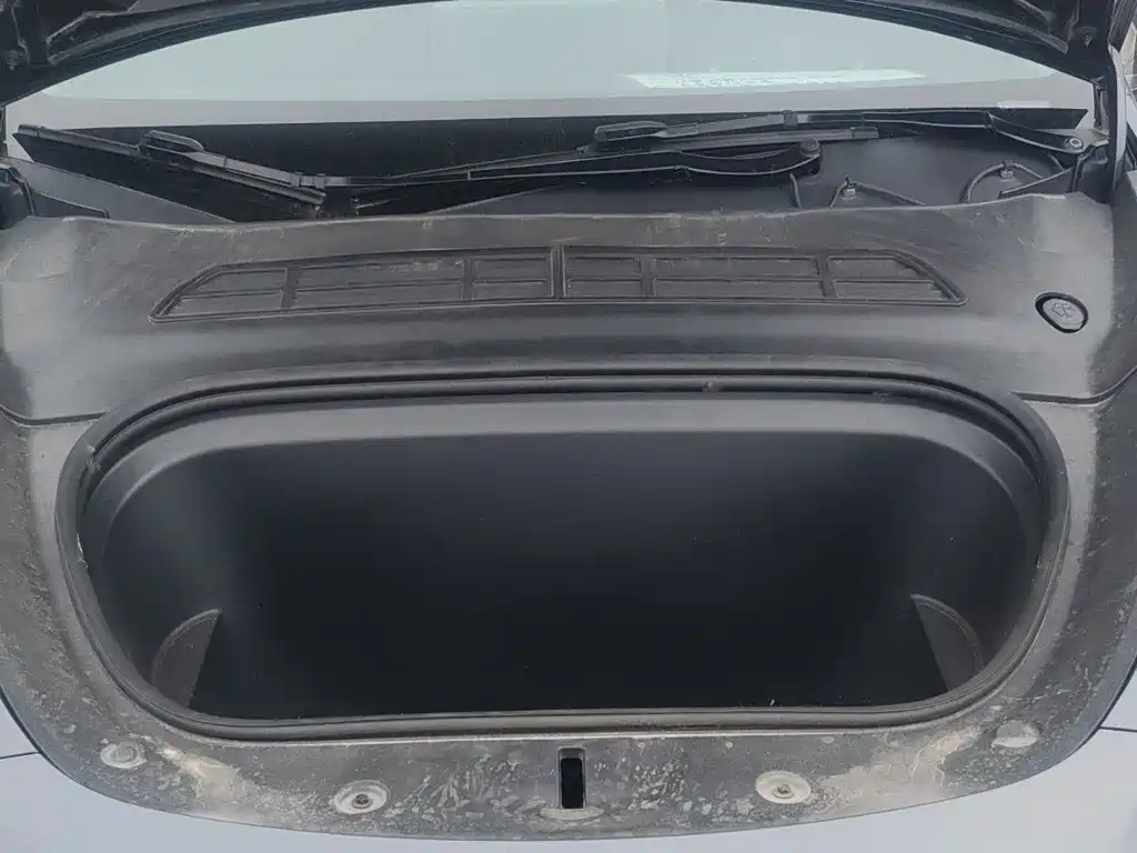 Tesla Model Y — миниатюра 14