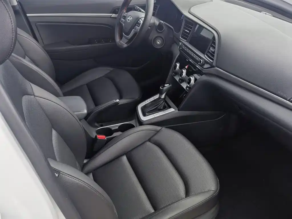 Hyundai Elantra — миниатюра 11