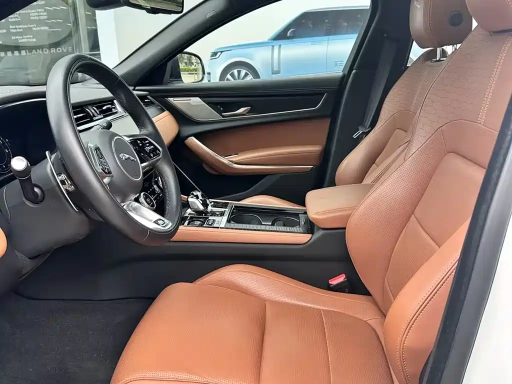 Jaguar XFL 2024 2.0T P300 Flagship Sport