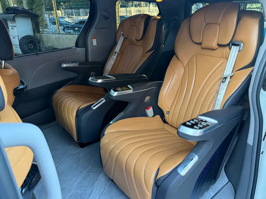 Toyota Sienna — миниатюра 7
