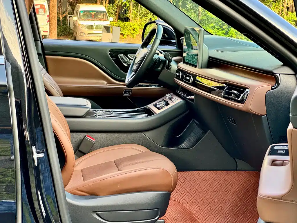 Lincoln Aviator — миниатюра 8