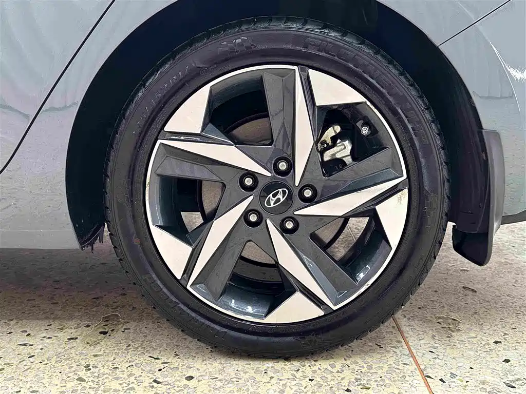 Hyundai Elantra — миниатюра 11