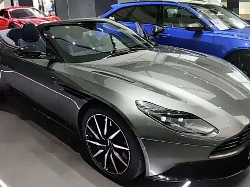 Aston Martin DB11 — миниатюра 2