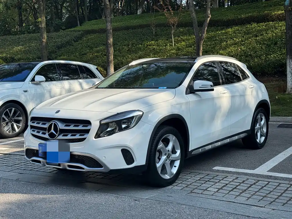 MERCEDES-BENZ GLA