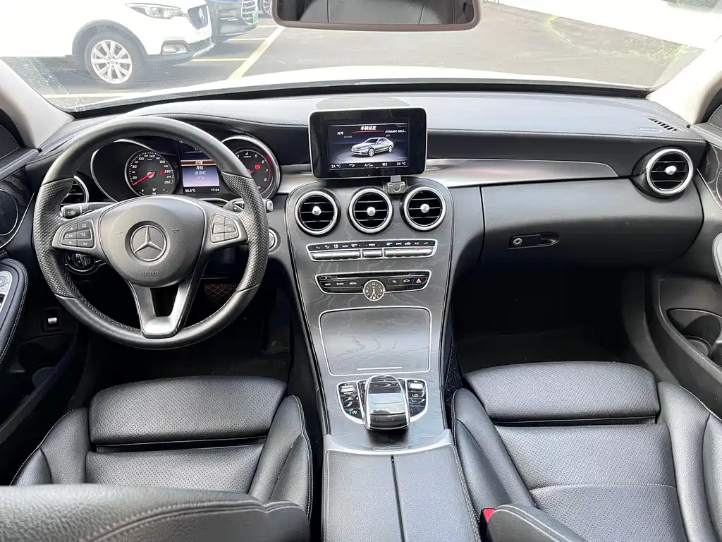 Mercedes-Benz C-Class — миниатюра 12