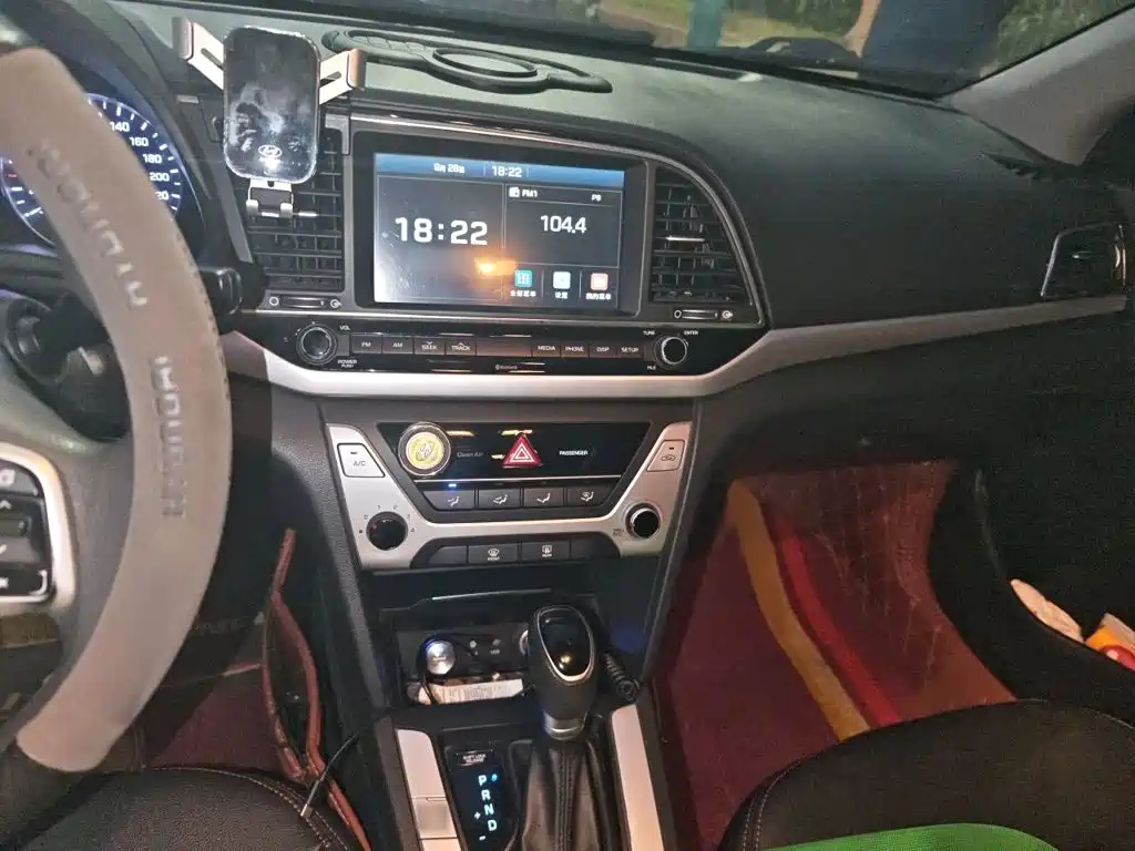 Hyundai Elantra — миниатюра 6