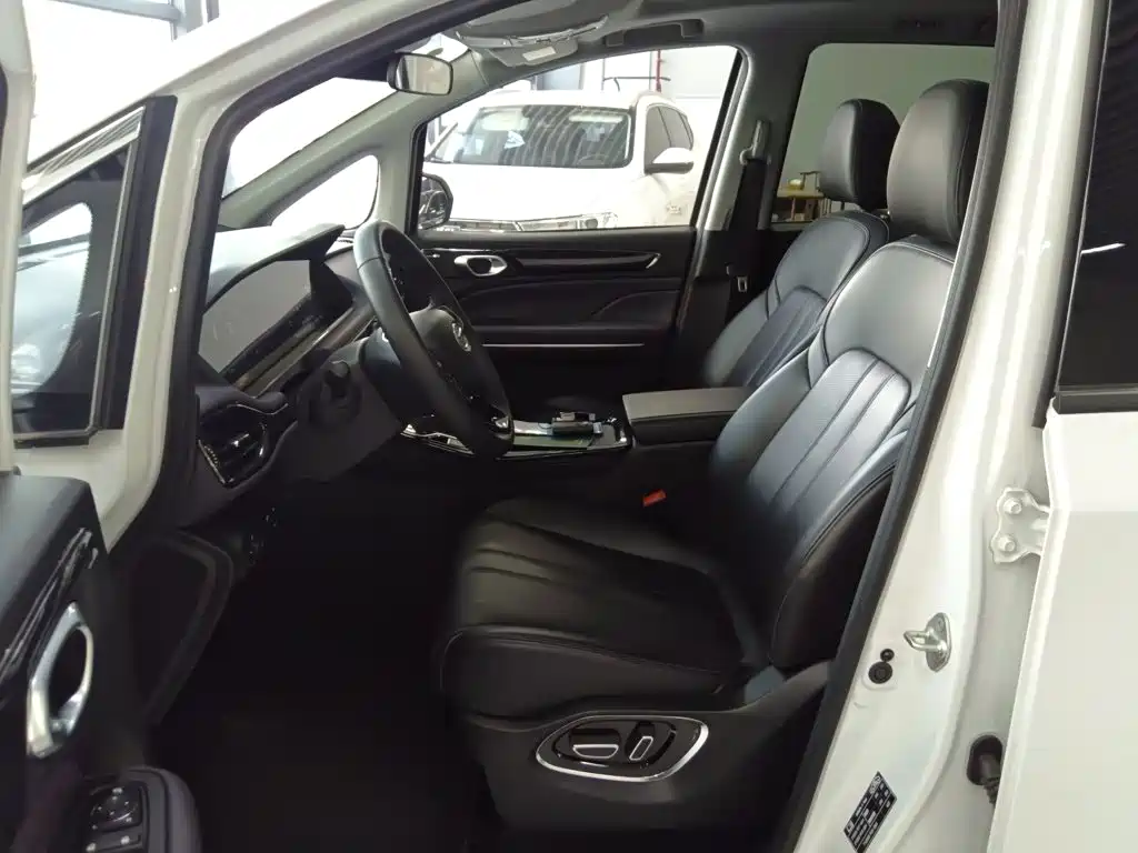 GAC Motor Trumpchi M6 — миниатюра 15