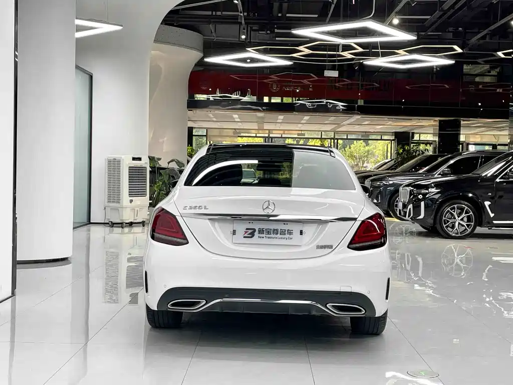 Mercedes-Benz C-Class — миниатюра 11