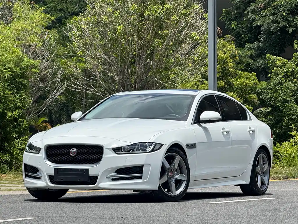 Купить Jaguar XE