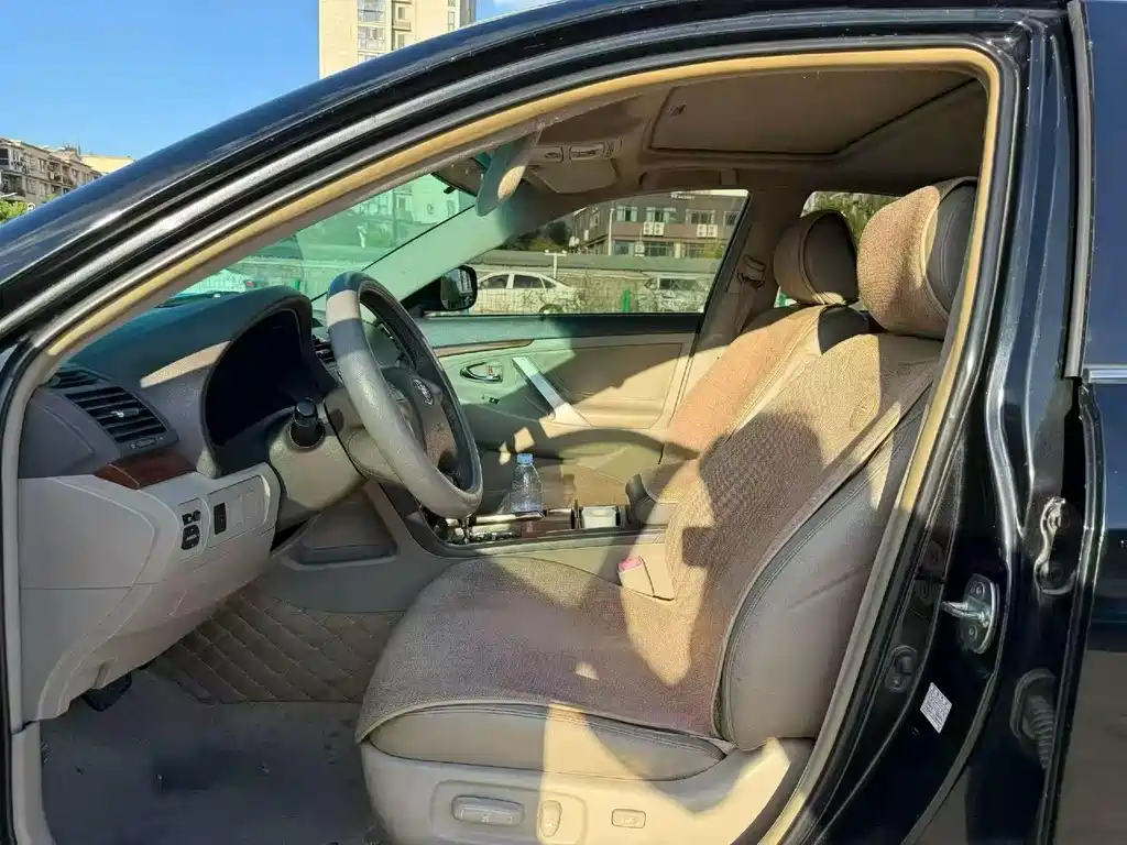 Toyota Camry — миниатюра 5