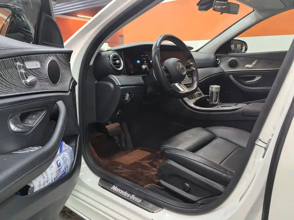 Mercedes-Benz E-Class — миниатюра 6