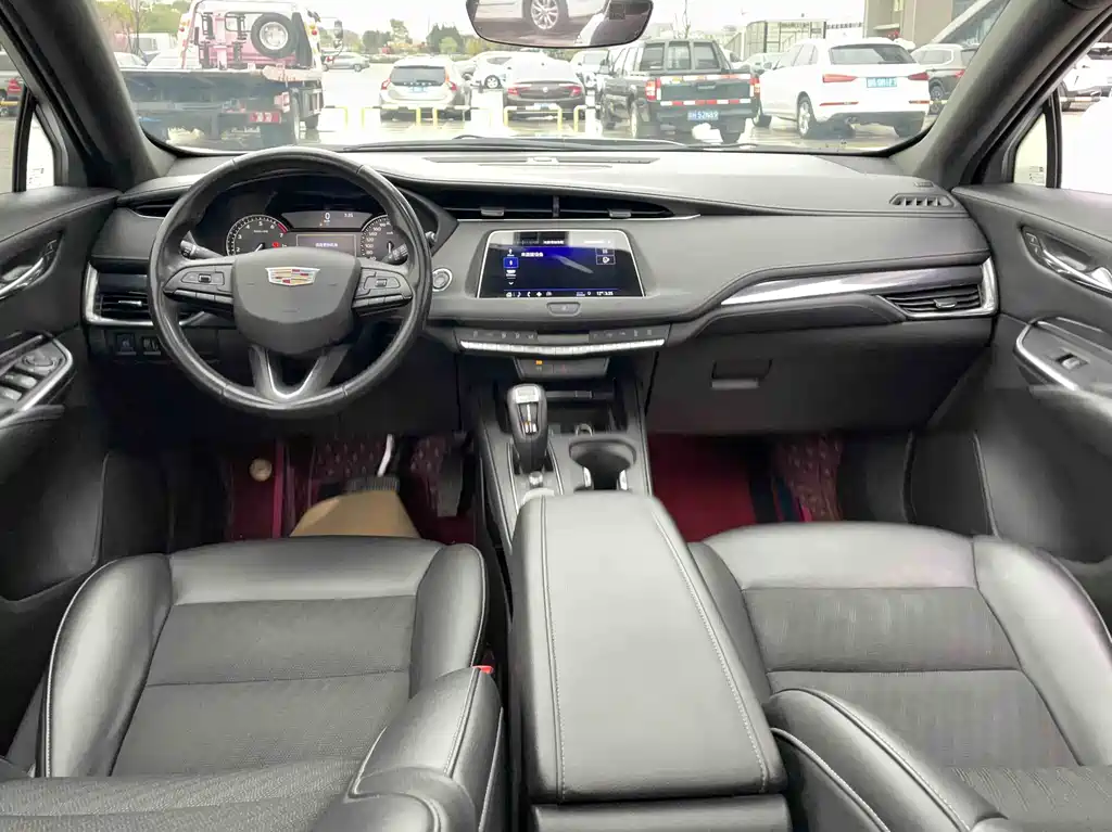 CADILLAC XT4