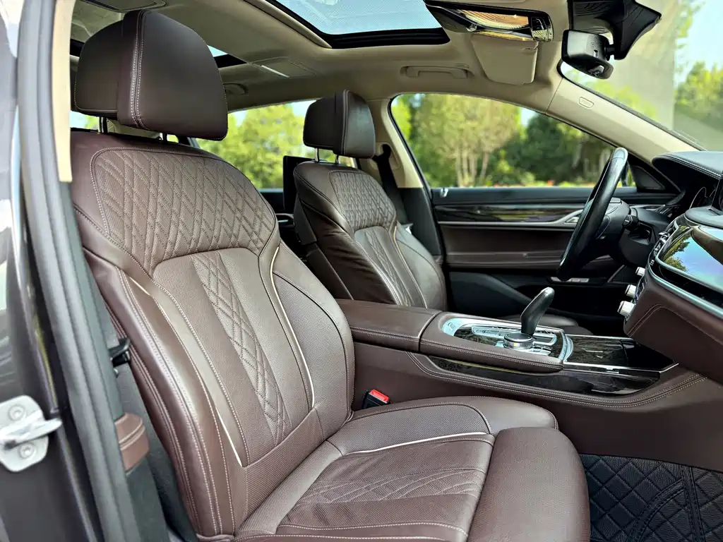 BMW 7 Series — миниатюра 10