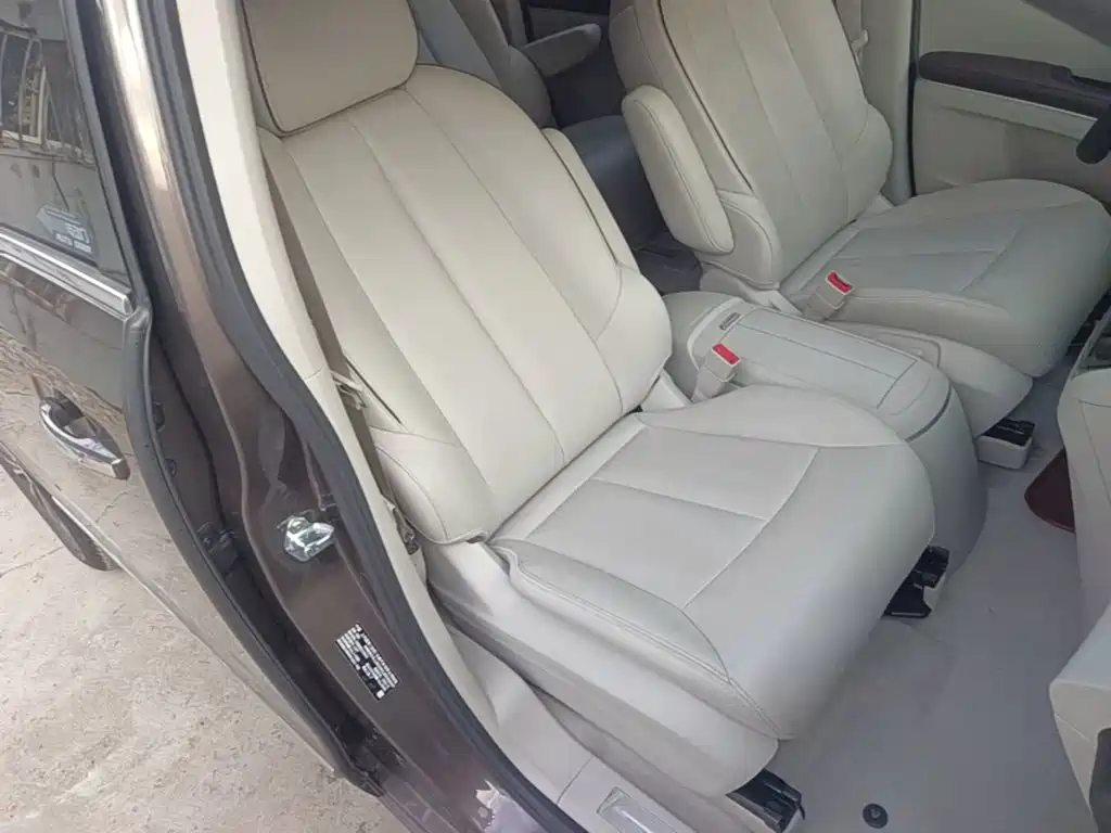 Buick GL8 — миниатюра 25