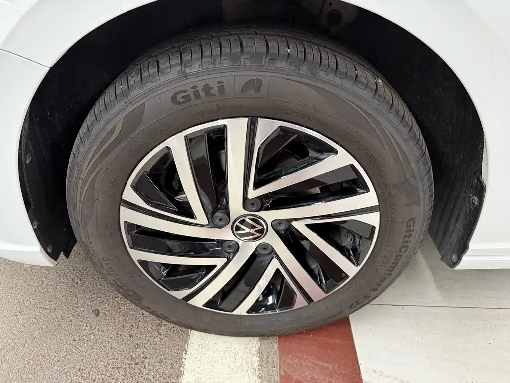 Volkswagen Lavida — миниатюра 4