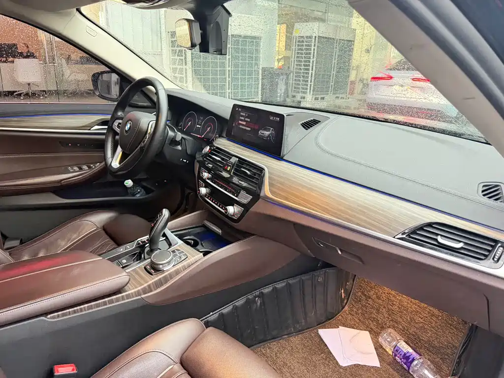 BMW 5 Series New Energy — миниатюра 3
