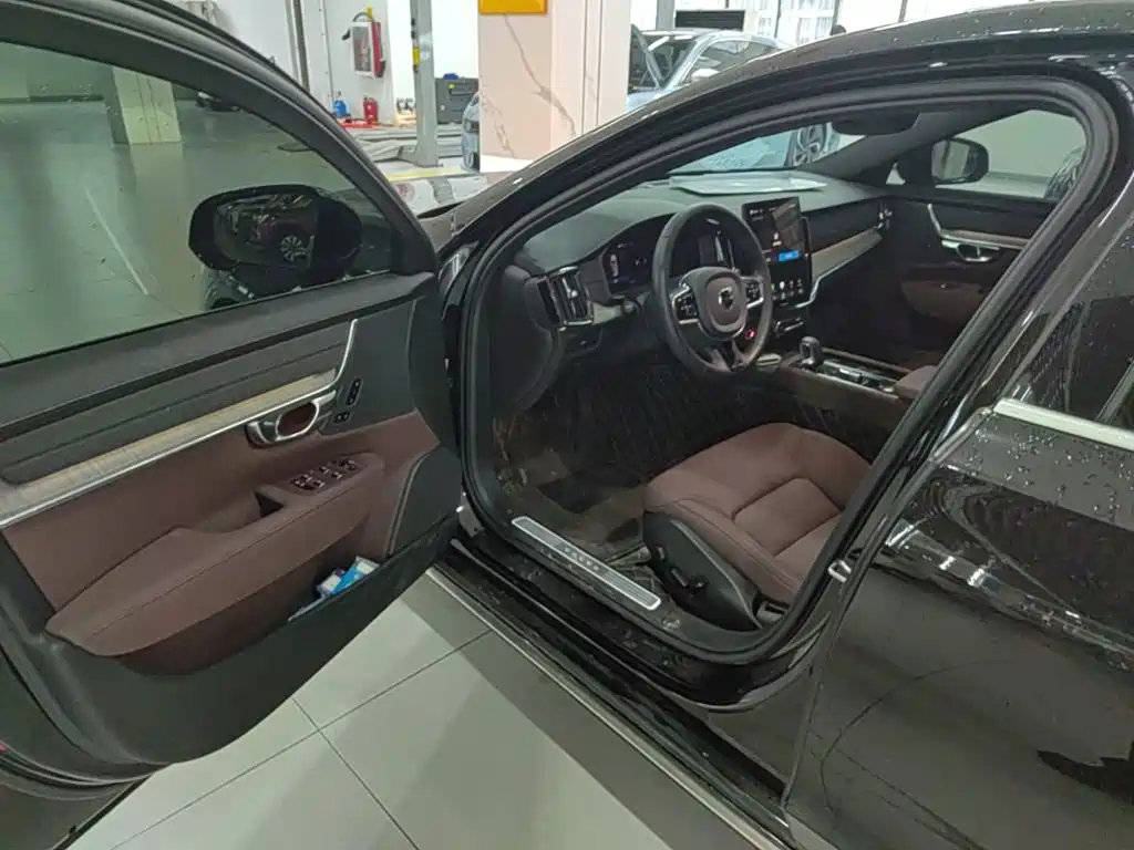 Volvo S90 — миниатюра 16