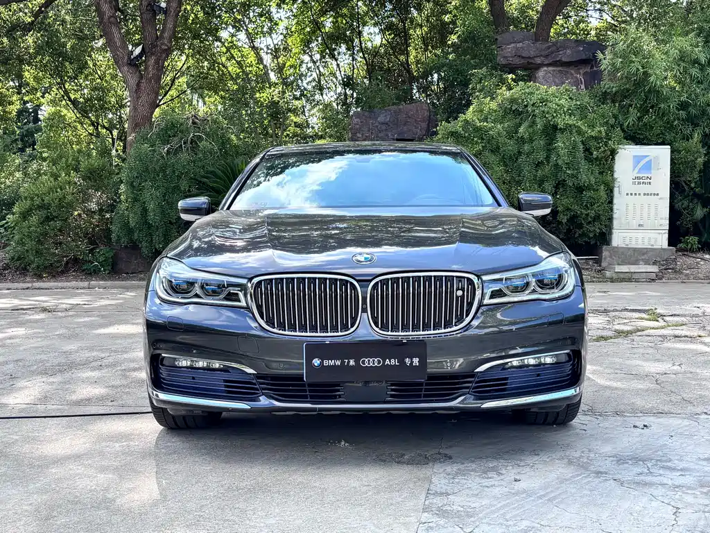 BMW 7 Series — миниатюра 2
