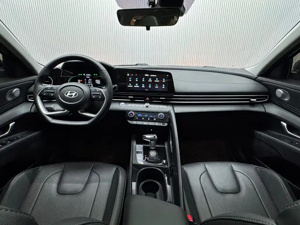 Hyundai Elantra — миниатюра 13