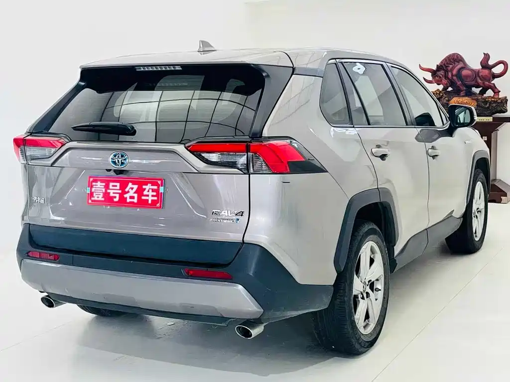 Toyota RAV4 — миниатюра 4