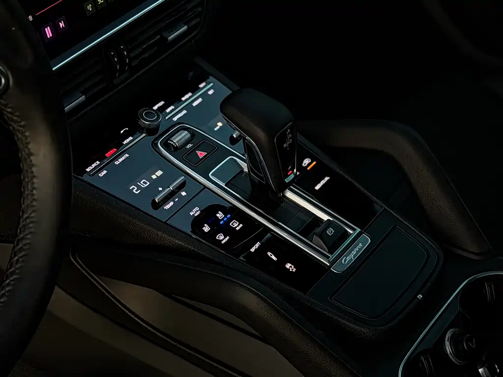 Porsche Cayenne — миниатюра 7
