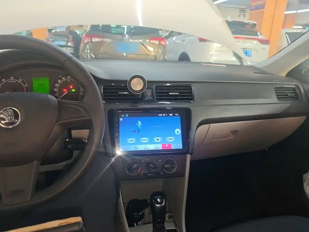 Skoda Rapid — миниатюра 10