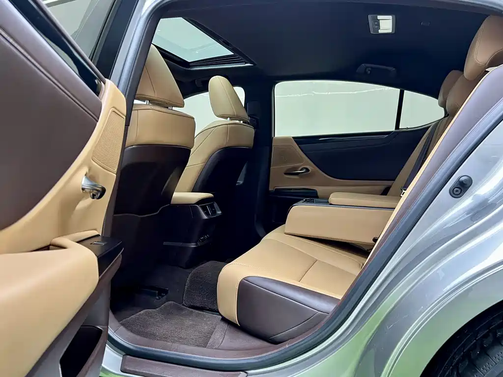 Lexus ES 2020 200