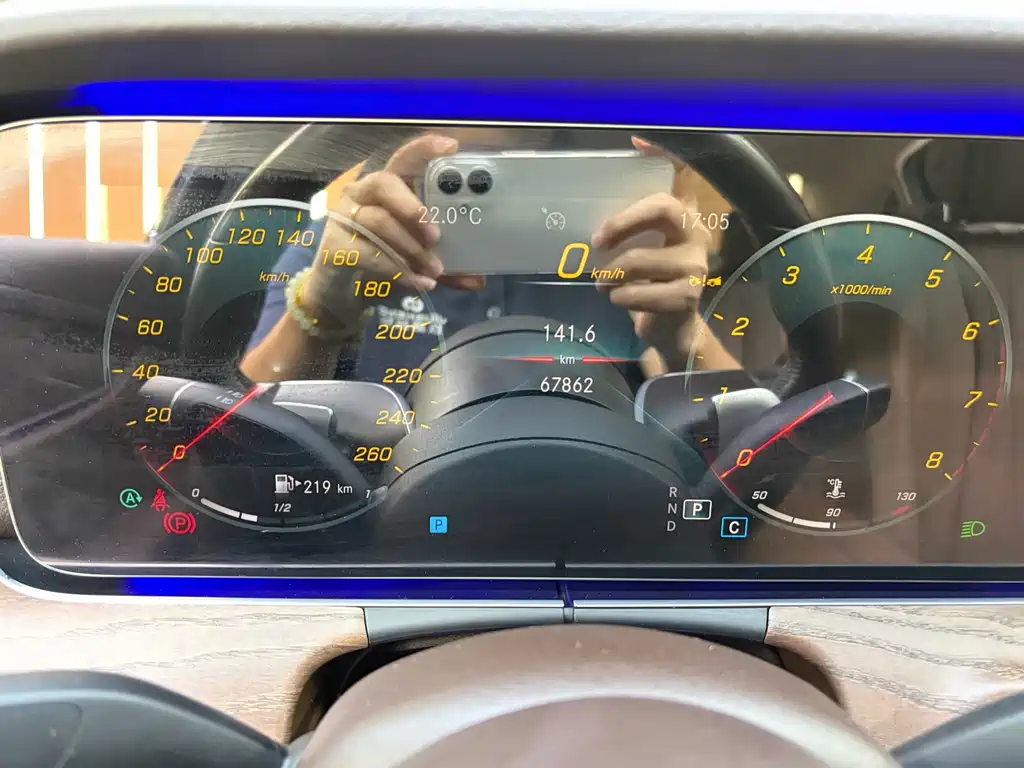 Mercedes-Benz E-Class — миниатюра 10