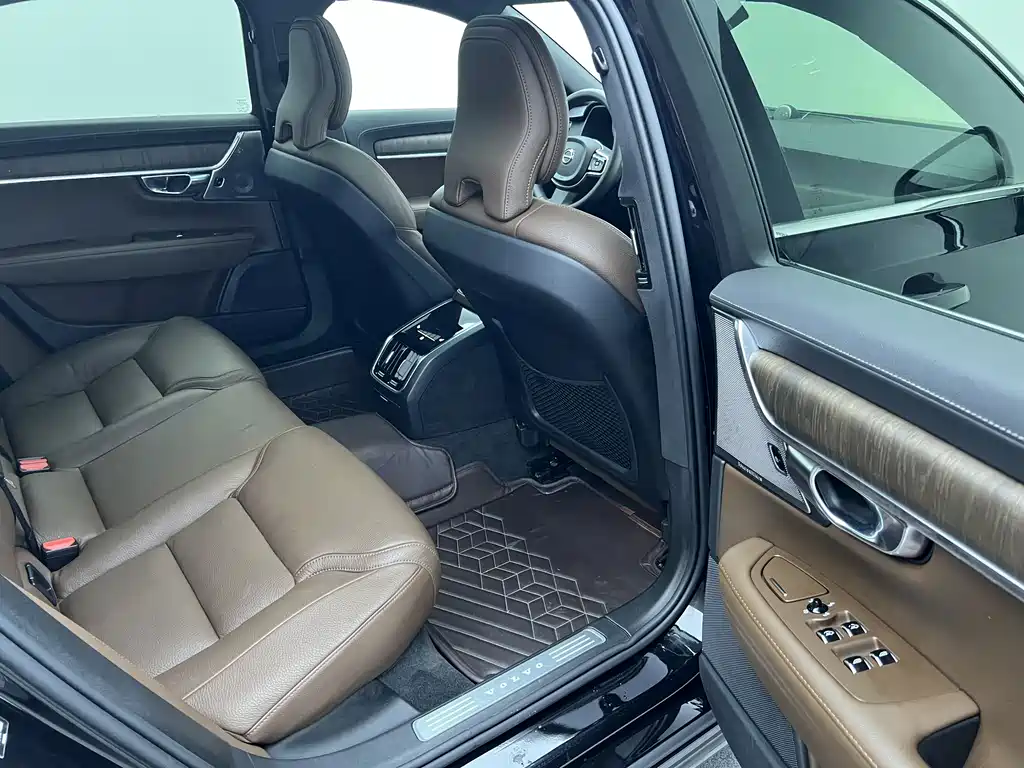 Volvo S90 2024 B5 Luxury