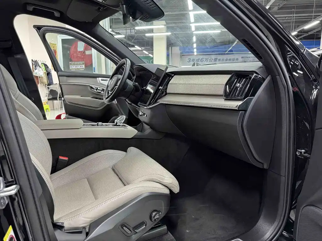 Volvo XC90 PHEV — миниатюра 7