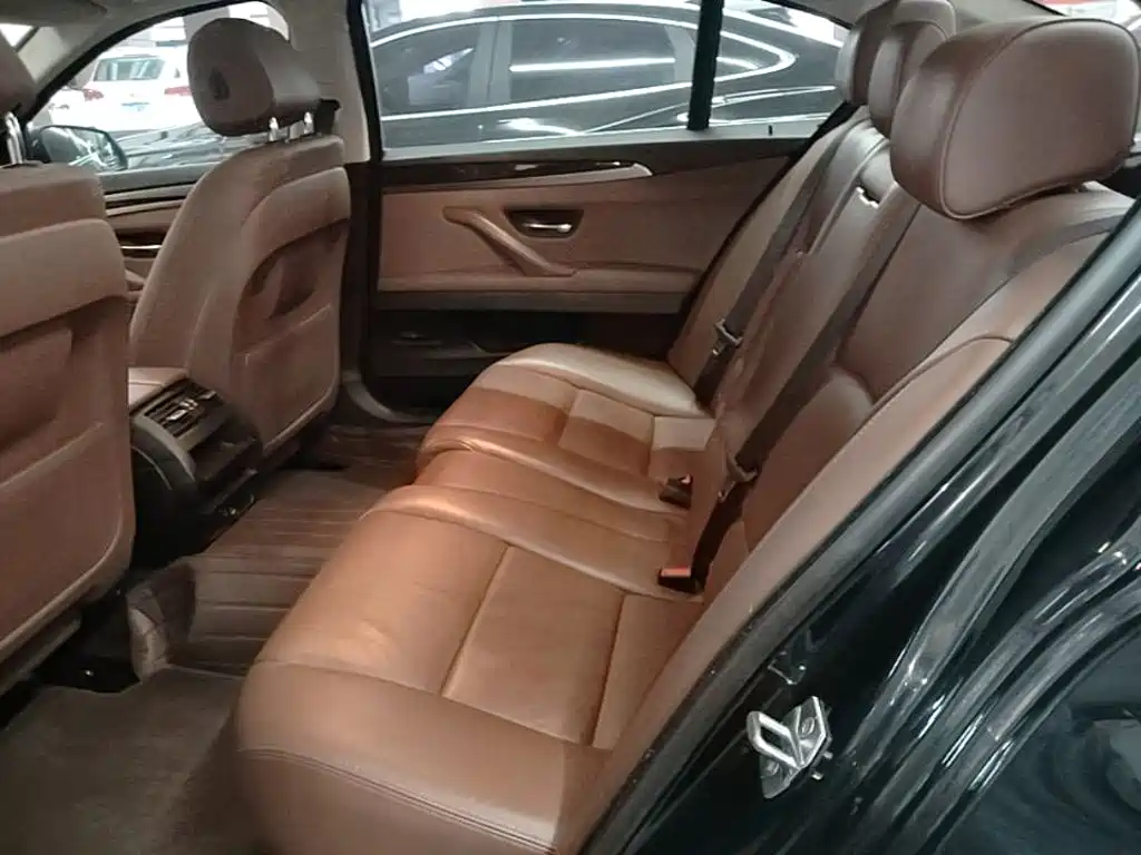 BMW 5 Series — миниатюра 17