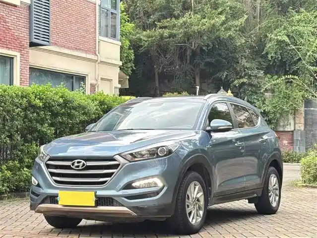 MODERN TUCSON 2017