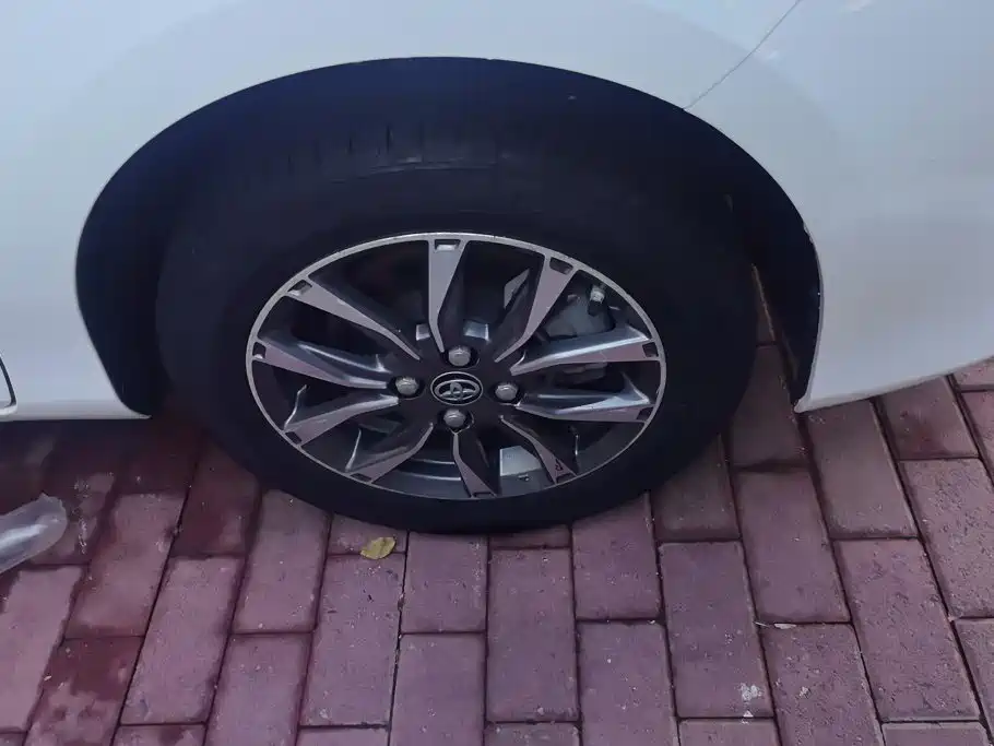 Toyota Yaris L — миниатюра 5