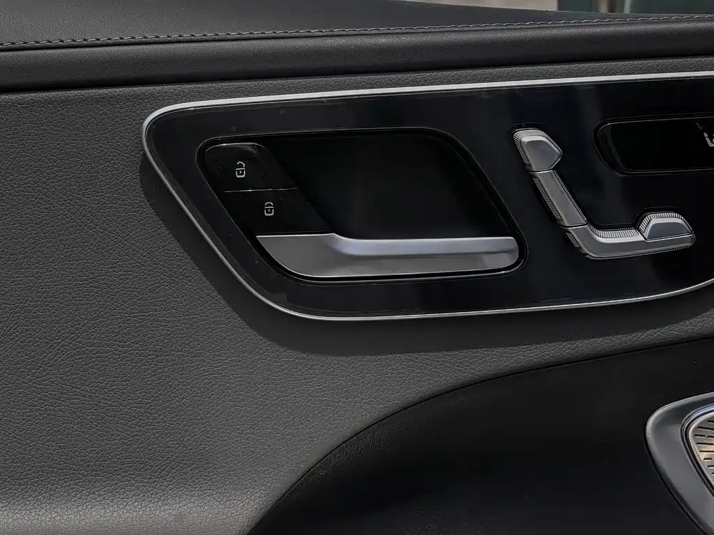 Mercedes-Benz C-Class — миниатюра 13