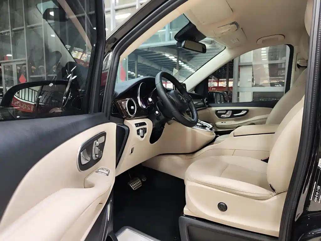 Mercedes-Benz V-Class V 2018 V 260 L Luxury Long Wheelbase VI