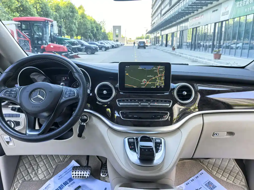 Mercedes-Benz V-Class - фото 22